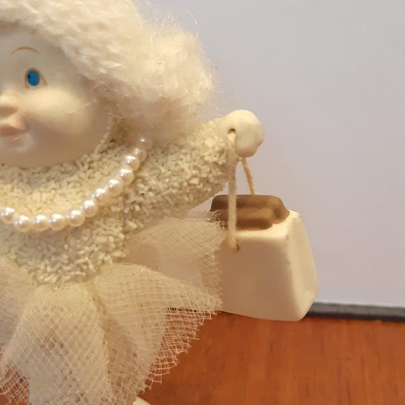 Department 56 Snowbabies ‘Goddess of Chocolate’ Figurine 2011 - Picture 4 of 5